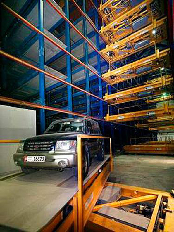 阿联酋迪拜城的机器人车库